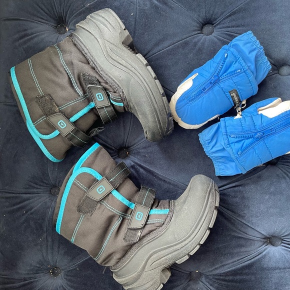 Kids Snow Boots and Gloves (size 1 for boots) - Picture 1 of 2